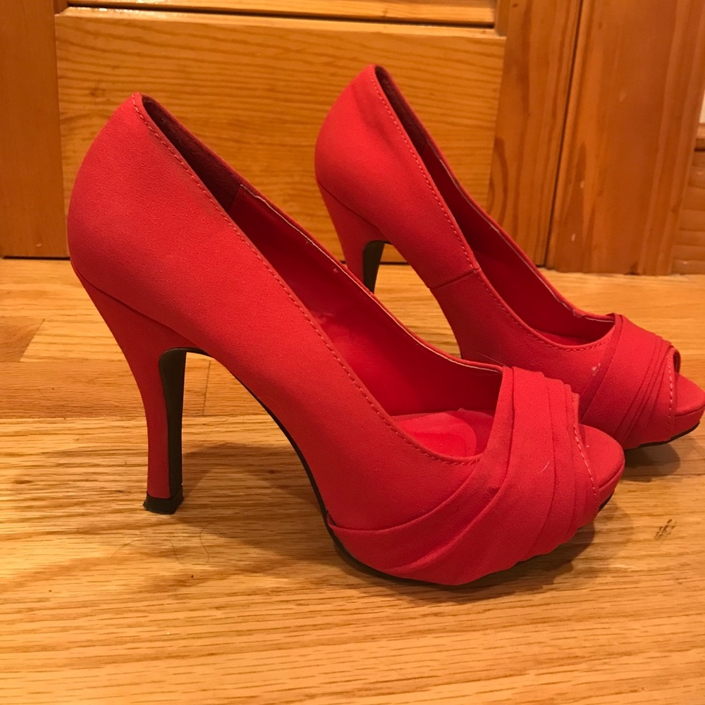 Red heels - Picture 2 of 2